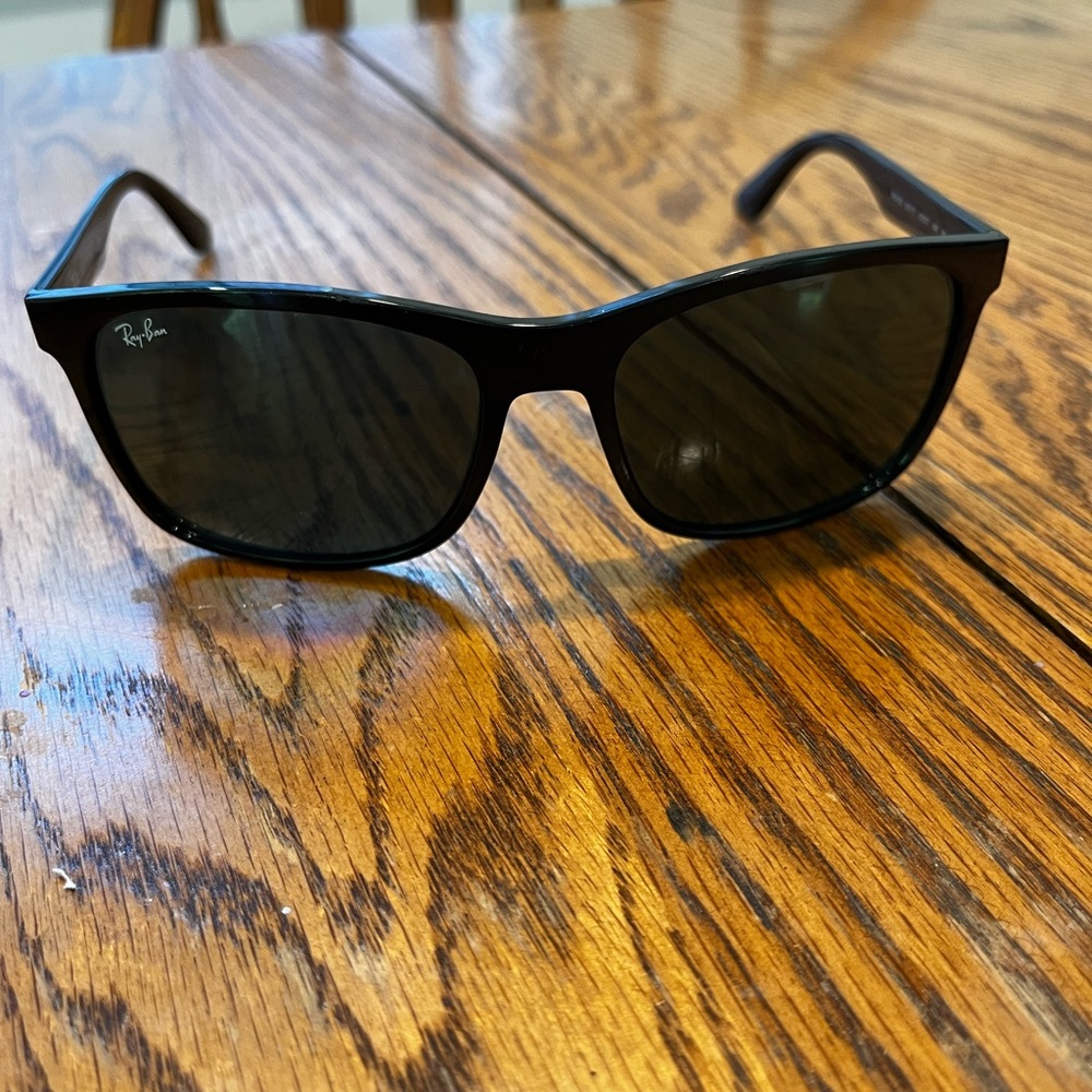 Black ray ban wayfarers